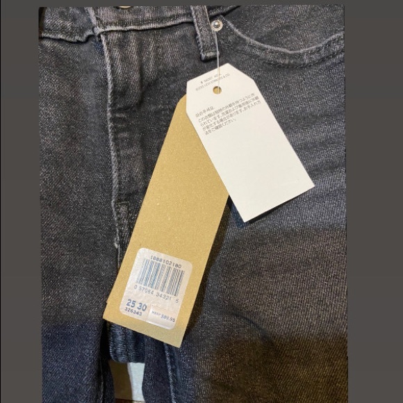 BNWT LEVIS - Picture 3 of 3